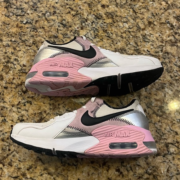 Woman’s Nike Air Max Excee White Light Artic Pink Size 7! - Picture 4 of 8